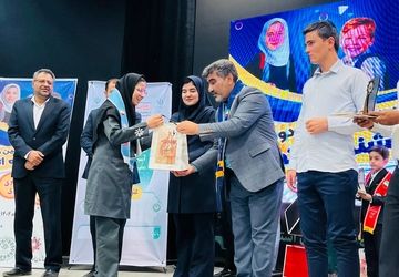 اتم (استندآپ، تقلید صدا، مجریگری)