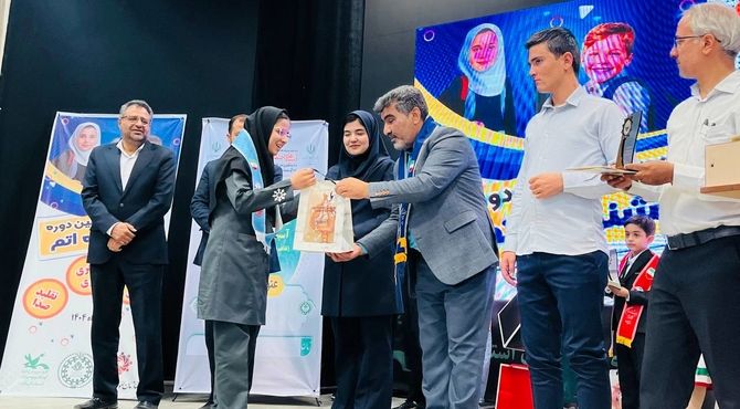 اتم (استندآپ، تقلید صدا، مجریگری)