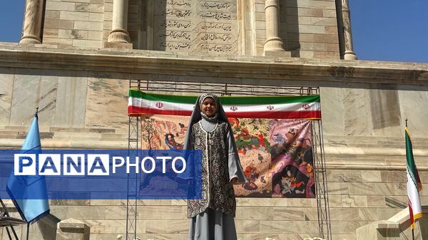 فرزندان ایران زمین در کنار آرامگاه حکیم‌ توس
