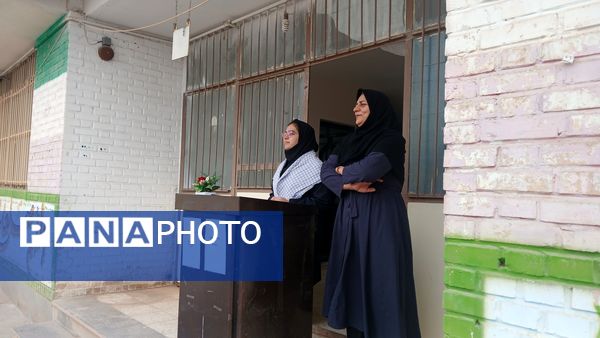 زنگ مهر در مدرسه زکیه برآباد به صدا درآمد