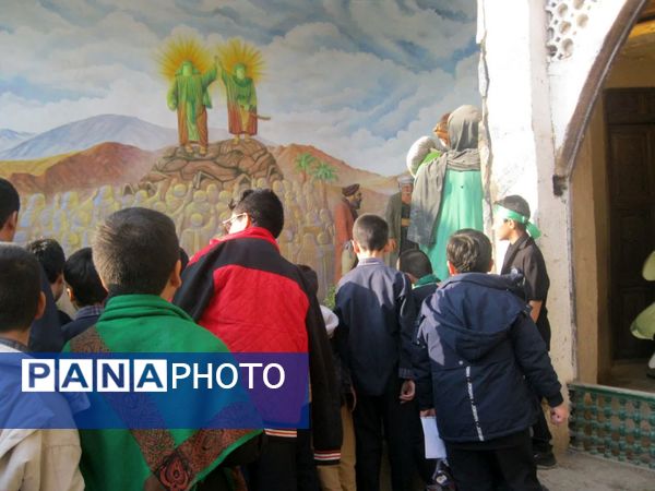 بازدید دانش آموزان دبستان سمیه قم از نمایشگاه حدیث غربت