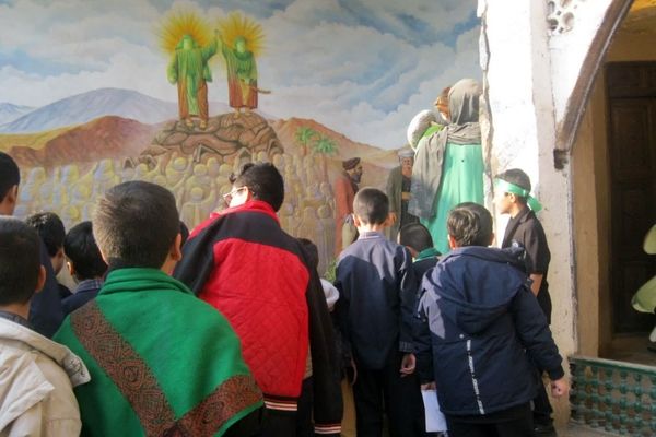 بازدید دانش آموزان دبستان سمیه قم از نمایشگاه حدیث غربت