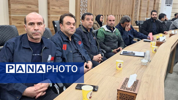 بررسی مسائل جامعه کار و تولید در نشست ویژه تشکل‌های کارگری با فرماندار اراک