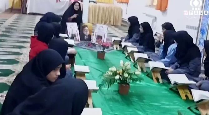 تلاوت سوره فتح در نمازخانه آموزشگاه پروین اعتصامی