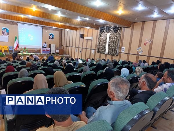 جلوه‌هایی از انتخابات انجمن اولیا دبستان معلم ۲ در آشخانه 