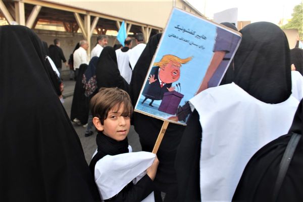 حماسه حضور نوجوانان کفن‌پوش قمی در راهپیمایی «عهد خون»