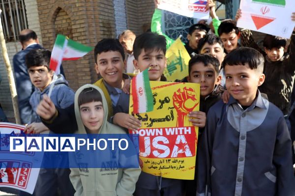 فریاد مرگ بر آمریکا در کوهدشت ؛ حماسه حضور دانش آموزان در سیزده آبان