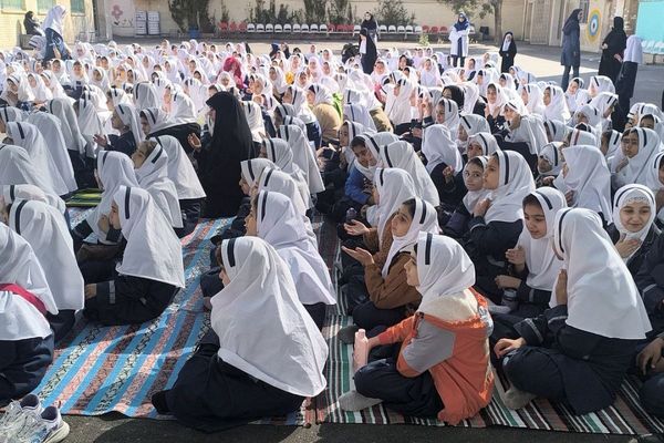 تجدیدِ پیمان با انقلاب و اهل بیت(ع) در روز ۱۳ آبان