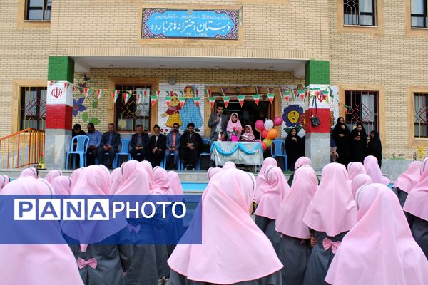 فرود هزار درنای کاغذی بر بام مدارس