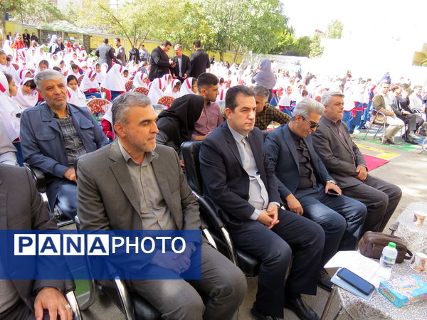نواختن زنگ اول مهر در مدرسه شهدا فرهنگی 
