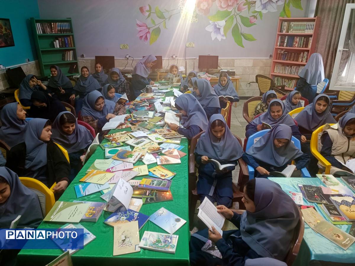 جشن کتاب و مطالعه در دبیرستان دخترانه متوسطه اول 15 خرداد 