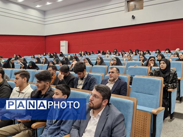 اجتماع بزرگ دانشآموزان بسیجی در هفته بسیج