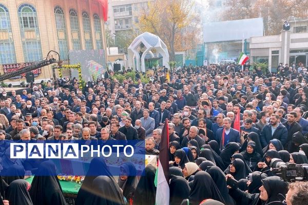 شکوه حضور فرهنگیان مناطق تهران در تشییع شهید گمنام