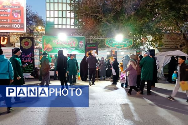 برپایی چایخانه امام رضا(ع) در موکب کوثر مسجد امیرالمومنین (ع) در بجنورد