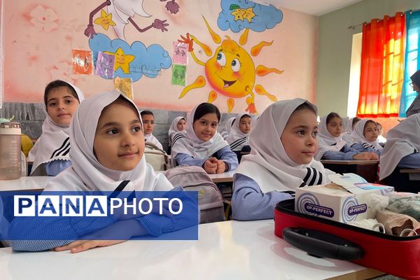 مانور تخلیه اضطراری و آمادگی برای لحظات بحرانی در مدرسه معراج بهارستان‌دو