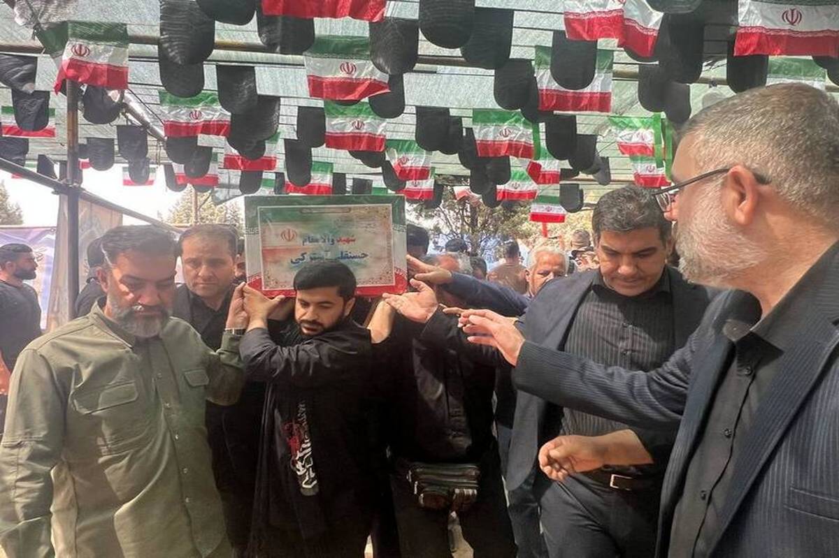 حسینی: کنار شهدا آمدیم تا بگوییم ملت ایران اتحاد دارند