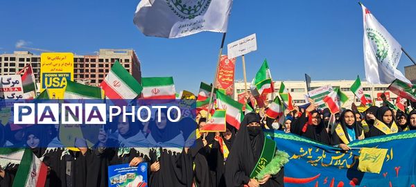 اجتماع عظیم دانش‌آموزان شهر مشهد به مناسبت روز دانش‌آموز