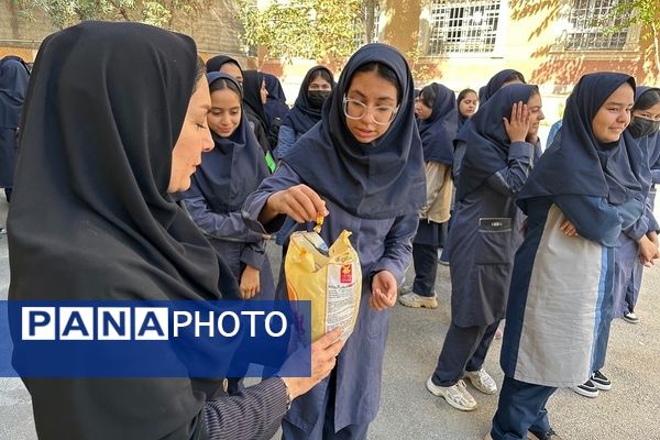 برپایی جشن وعده صادق۲ در مدارس رودهن 