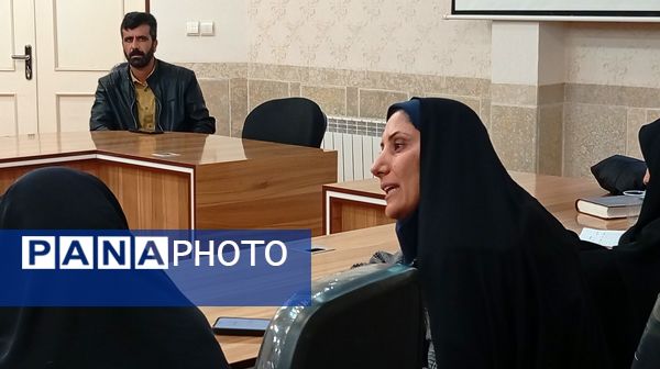 جلسه بررسی عملکرد و کیفیت آموزشی مدارس شهرستان بن با حضور مسئولان استانی