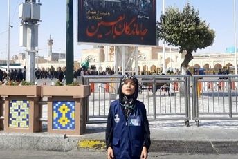 شور حسینی در دل شهر؛ جاماندگان اربعین هم‌پای زائران قدم زدند