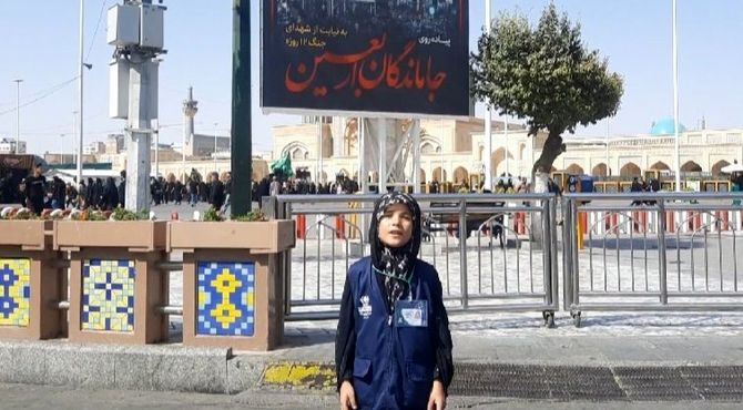 شور حسینی در دل شهر؛ جاماندگان اربعین هم‌پای زائران قدم زدند