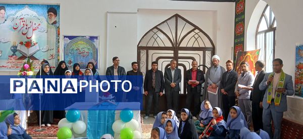 برگزاری محفل انس با قرآن کریم با حضور دانش آموزان دختر شهرستان رشتخوار