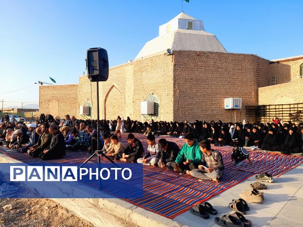 قرائت دعای باران و نماز جماعت در روستای دهنو خلیل آباد