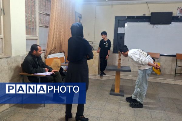المپیاد رویش رقابتی مفرح و جذاب با حضور دانش‌آموزان  پسر مقطع متوسطه ناحیه ۳شیراز 