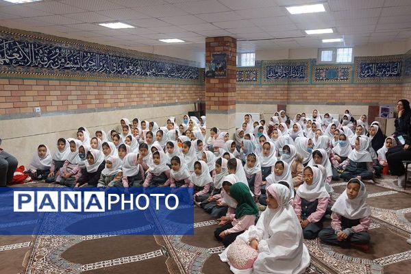 مدارس شهرستان فیروزکوه میزبان محافل انس با قرآن در هفته قرآن، عترت و نماز