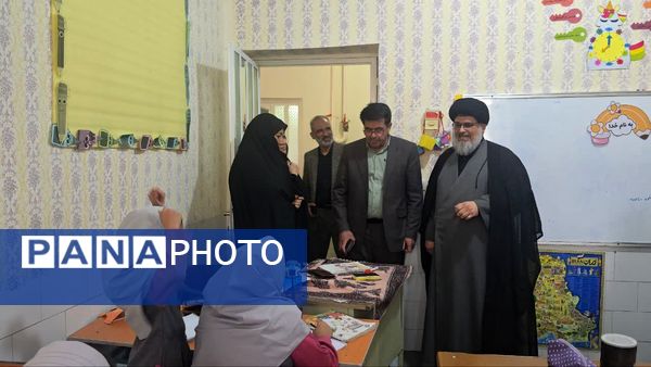 بازدید امام جمعه و مدیر آموزش‌ و پرورش بافق از دبستان هفتم تیر