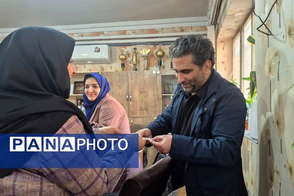  تجلیل از آموزگاران فعال طرح “حامی” در مدرسه هدی  شهرقدس