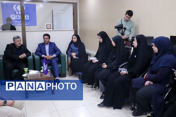حضور مدیرکل فرهنگ و ارشاد اسلامی آذربایجان شرقی در دفتر خبرگزاری پانا استان به‌مناسبت روز خبرنگار