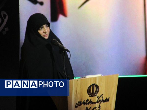 آیین اختتامیه ترنم وحی با تجلیل از برترین های قرآنی