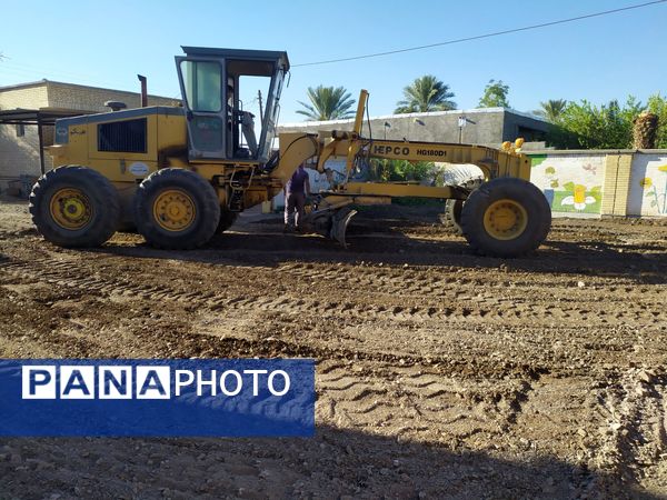 بهسازی کف مدارس خاکی رودان با همت خیرین و گروه‌های جهادی