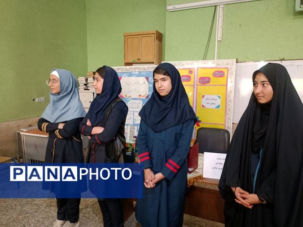 مسابقه مشاعره و حافظ‌خوانی در کانون شهدای فرهنگی ملارد