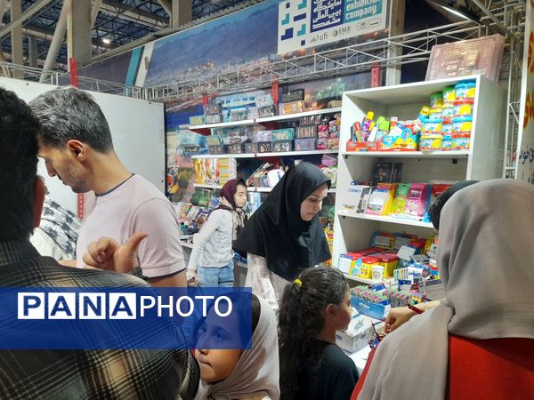نمایشگاه بین‌المللی لوازم‌التحریر مشهد با استقبال دانش‌آموزان
