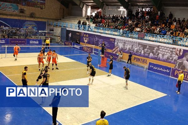 جدال حساس هفته دوم لیگ برتر با برتری قاطع میهمان پایان یافت