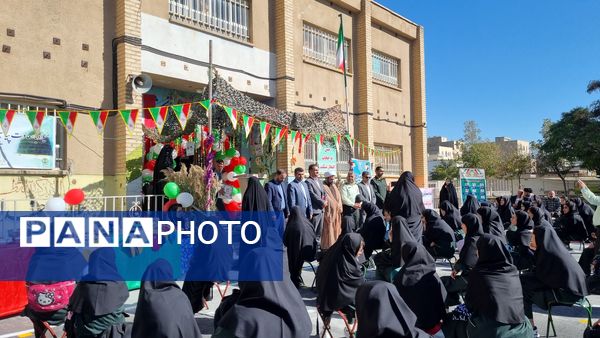 آیین نمادین نواختن زنگ مهر و مقاومت در دبیرستان حضرت معصومه(س) شهرستان فیروزکوه 