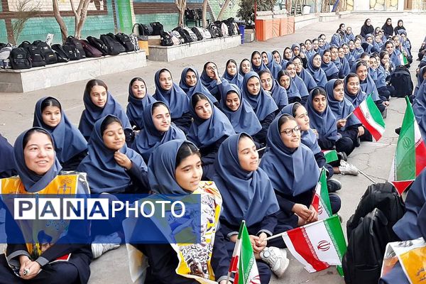 برگزاری جشن پرشور روز دانش آموز در دبیرستان شهدای هسته‌ای
