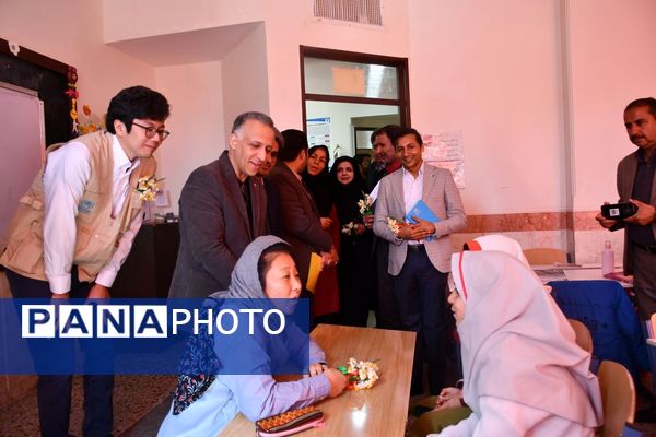 حضور نماینده کمیساریای عالی سازمان ملل در دبستان وحدت بیرجند 