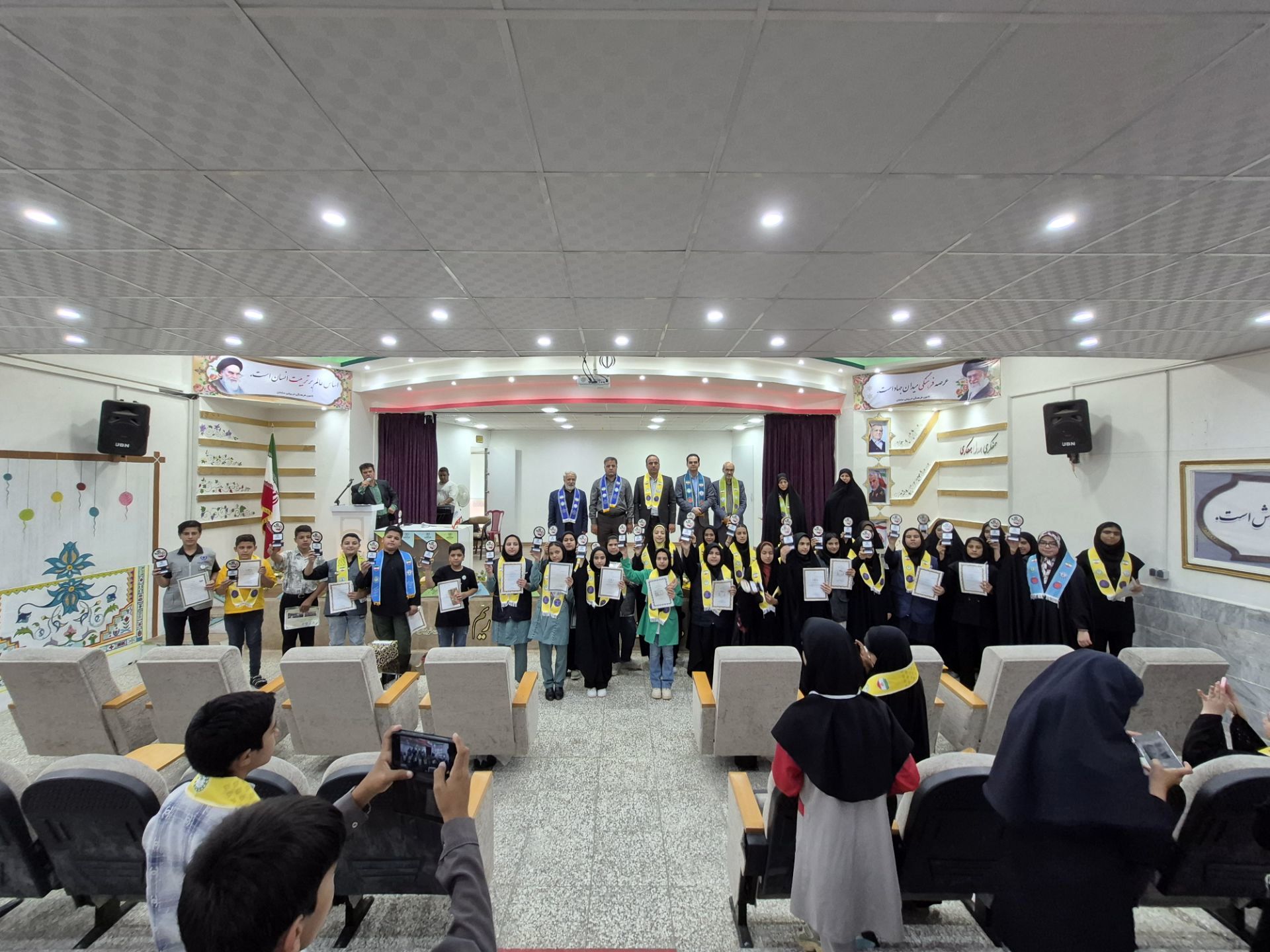 سازمان دانش آموزی خلیل‌آباد برای خبرنگاران پانا سنگ تمام گذاشت