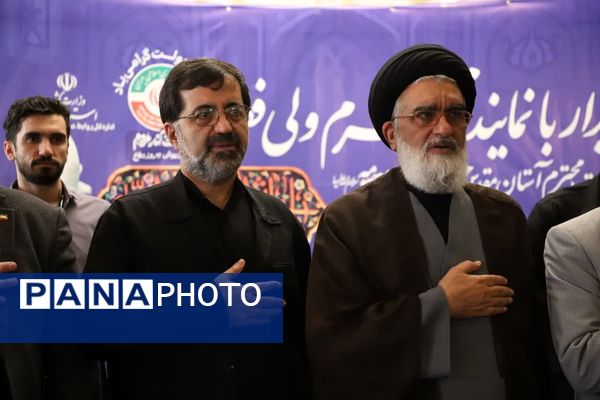 ادای احترام مسئولان قم به شهدا در هفته دولت