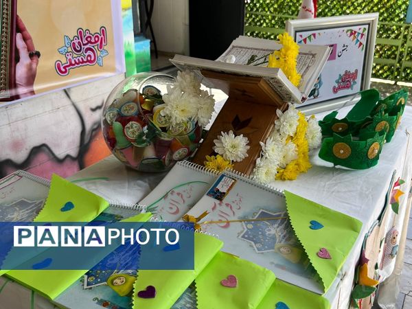 جشن قرآن با حضور دانش‌آموزان در دبستان ارمغان هستی ناحیه 3 کرج (سطح 3)