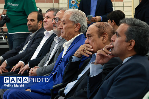 ارسال همزمان تجهیزات مدارس و هنرستان های استان تهران 