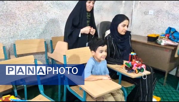 مسابقه ربات‌های ساخته شده توسط هنرجویان کلاس رباتیک کانون فرهنگی تربیتی رضوان