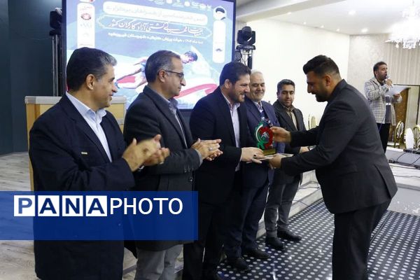 تقدیر از برگزارکنندگان مسابقات قهرمانی کشتی آزاد کارگران کشور در فیروزکوه