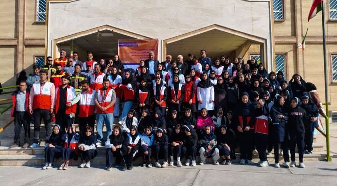 برگزاری مانور سراسری زلزله و ایمنی در دبیرستان نیایش گچساران
