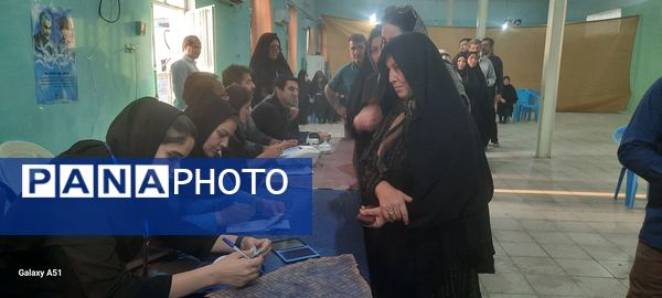 حضور گسترده مردم شهرستان دهلران در دور دوم انتخابات‌ ریاست‌جمهوری