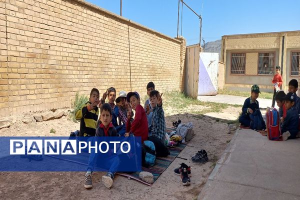 برگزاری اردوی درون مدرسه‌ای در مدرسه شهید معتمدی گزکوه