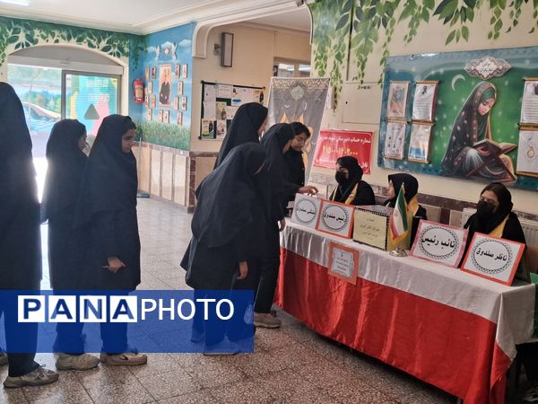 میزبانی پیشتازان مدرسه شهید مدرس در انتخابات شورای دانش‌آموزی